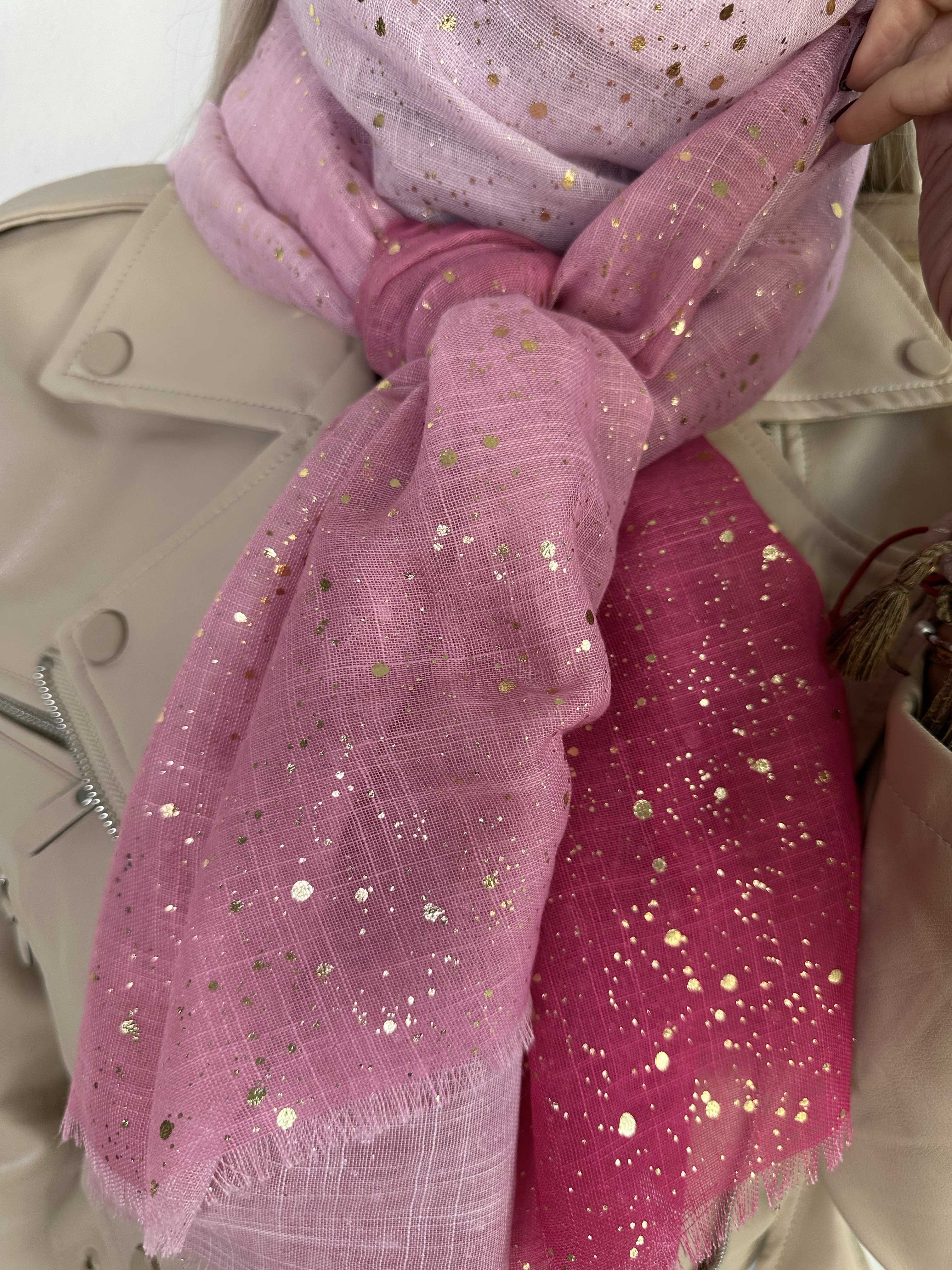 Eliza - Lätt scarf med gulddetaljer